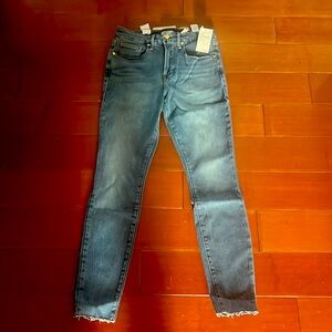 NWT $119 Good American Good Legs skinny jeans. Size 8/29